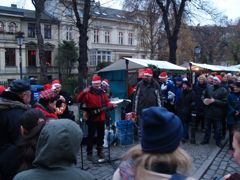 Neighborhood performers